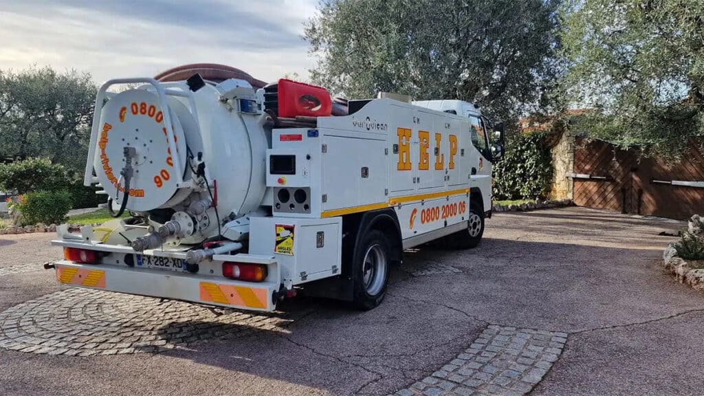 Curage de canalisations à Nice pour assurer le bon fonctionnement de vos conduits et prévenir les obstructions.